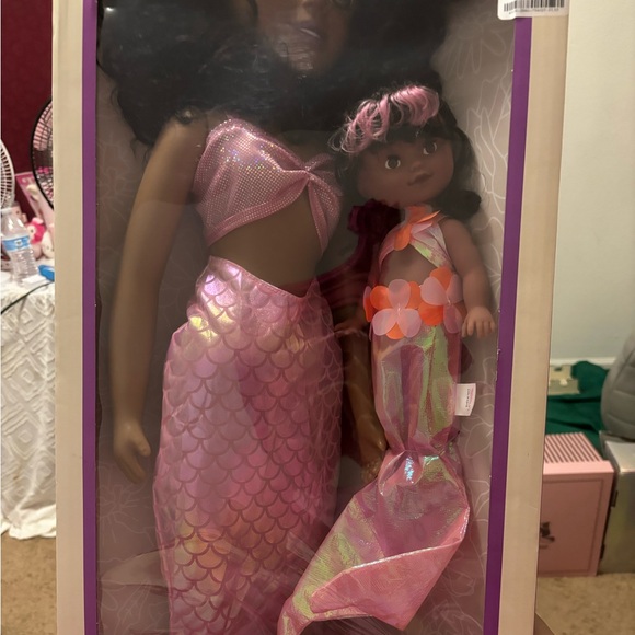Selling brand new doll that hasn’t been open - Picture 2 of 5